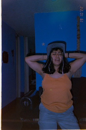 19 Mercedes Pérez - Konica Centuria Super 400 por Arca Film Lab (Junio 2024) - Rollo 0106