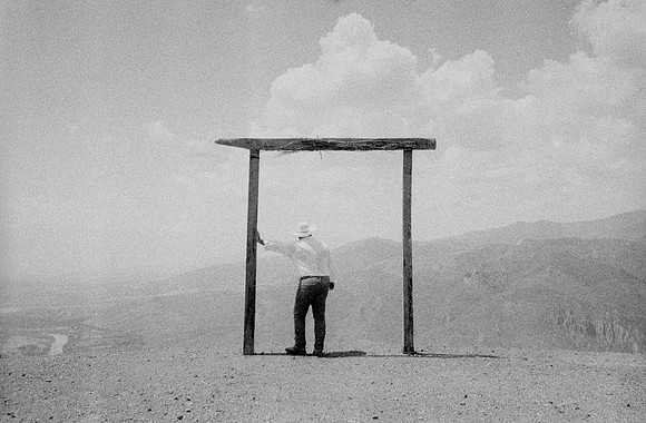 17 Ernesto Ábrego - Kodak TMAX 3200 por Arca Film Lab (Mayo 2025) - Rollo 1080