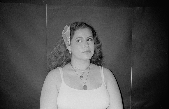 29 Mariana Cabrera - Kentmere Pan 400 por Arca Film Lab (Junio 2025) - Rollo 1124