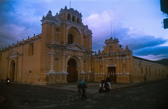 12 Ronald Ottoniel - Kodak Ektachrome 100 por Arca Film Lab (Enero 2025) - Rollo 0615