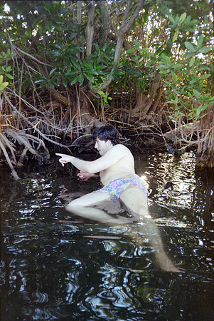 17 Constanza Close - Kodak Gold 200 por Arca Film Lab (Mayo 2024) - Rollo 0063
