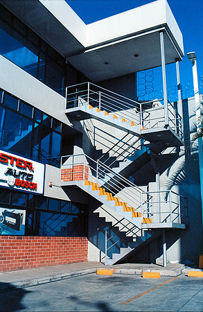 35 Francisco Chang - Kodak Ektar 100 por Arca Film Lab (Junio 2024) - Rollo 0127