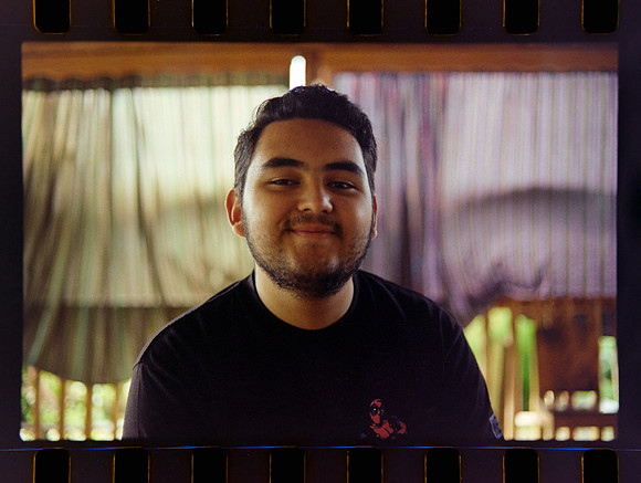 16 Jimmy Morán - Fuji C200 por Arca Film Lab (Enero 2024)