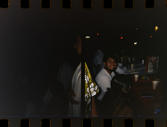 19 Jimmy Morán - Fuji C200 Half Frame por Arca Film Lab (Enero 2024)
