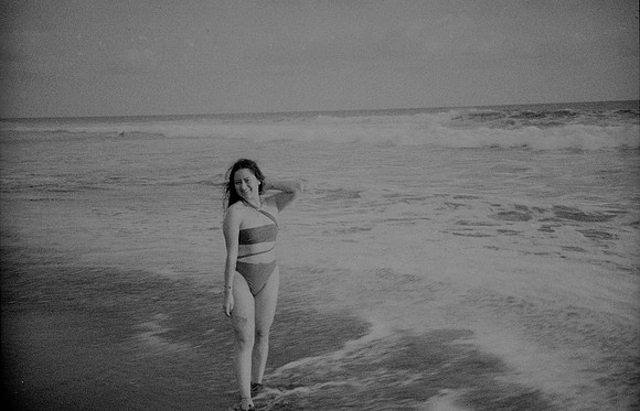 27 Kristel Calderón - Kentmere Pan 400 por Arca Film Lab (Enero 2025) - Rollo 0640