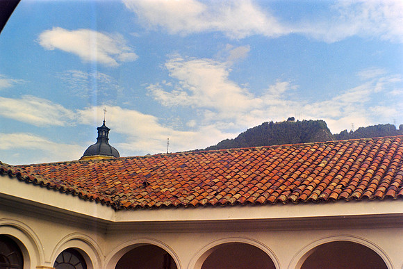 06 Annalu Gálvez - Fujifilm 200 por Arca Film Lab (Marzo 2024)
