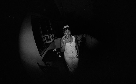 17 Natalia Mendoza - Kentmere Pan 400 por Arca Film Lab (Junio 2025) - Rollo 1126