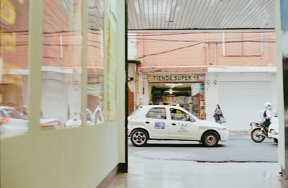 02 Elliot Morales - Kodak Gold 200 por Arca Film Lab (Febrero 2025) - Rollo 0785