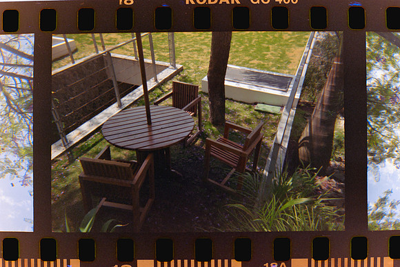 19 Fabriccio Díaz y Lucía Ramírez - Kodak Ultramax 400 - Expirado Enero 2014 por Arca Film Lab (Marzo 2024) - Santa Teresita