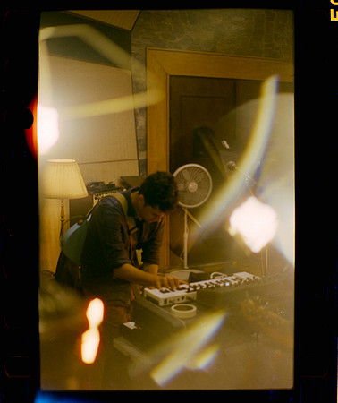 03 Fer Franco "Ritos de paso" - Ensayo en Phantom Records junto a Mabe Fratti por Fabriccio Díaz - Kodak Vision 3 200T - Arca Film Lab (Marzo 2024)