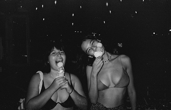 10 Desirée Argueta - Fujifilm Acros 100 por Arca Film Lab (Enero 2025) - Rollo 0571