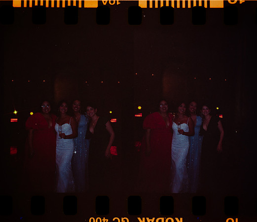 12 Isa Valladares - Kodak Ultramax 400 Half Frame por Arca Film Lab (Marzo 2024)
