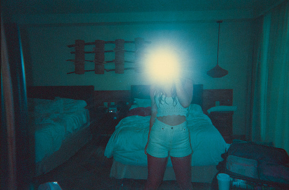 06 Kamilah Ruíz - Cinestill 800T por Arca Film Lab (Agosto 2024) - Rollo 0251