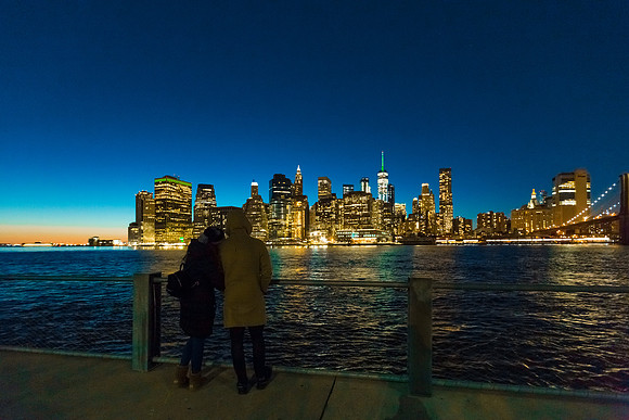 021 Beautiful couple in Brooklyn Bridge Park by Fabriccio Díaz