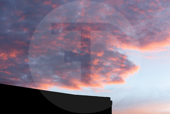 15 Amanecer 7 Julio 2021 - Detrás de las rejas por Fabriccio Díaz