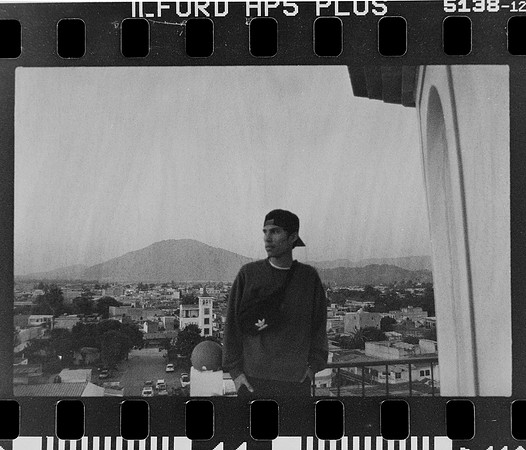 13 Carlos León - Ilford HP5 Plus 400 por Arca Film Lab (Abril 2024)