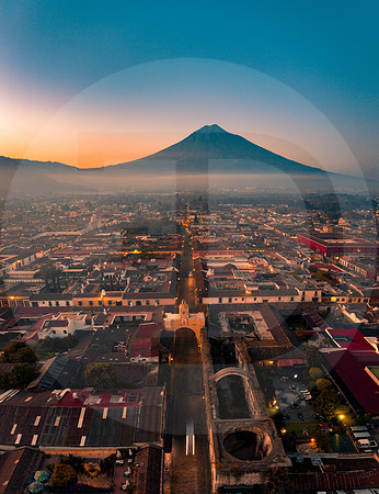 01 Amanecer en la Antigua Guatemala por Fabriccio Díaz