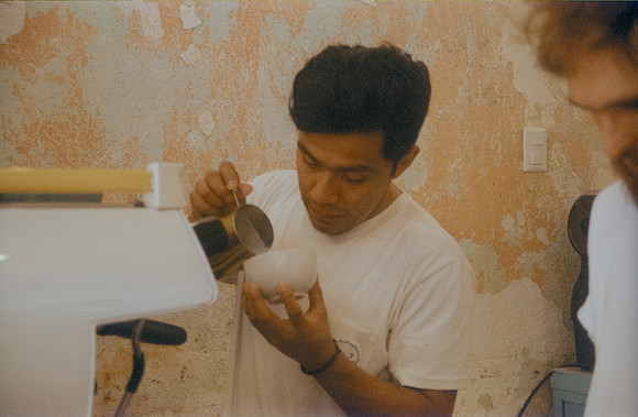 05 Jorge Mena - Fujifilm 200 por Arca Film Lab (Abril 2024)