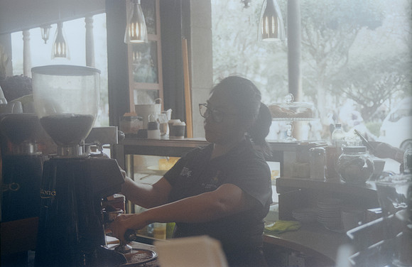 12 Jorge Mena - Fujifilm 200 por Arca Film Lab (Abril 2024)