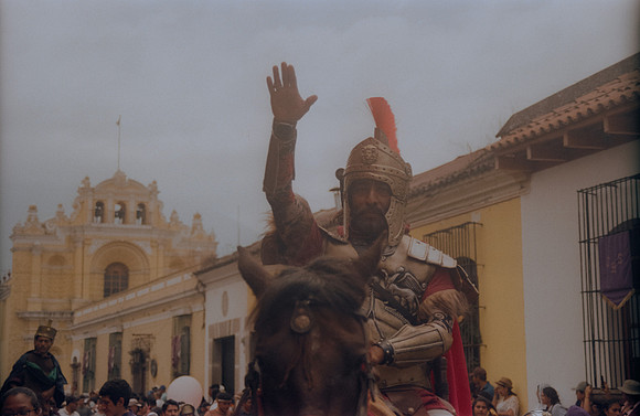 17 Jorge Mena - Fujifilm 200 por Arca Film Lab (Abril 2024)