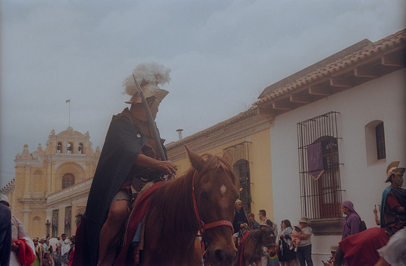 16 Jorge Mena - Fujifilm 200 por Arca Film Lab (Abril 2024)