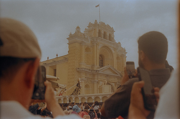 19 Jorge Mena - Fujifilm 200 por Arca Film Lab (Abril 2024)
