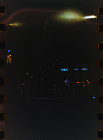 29 Carlos León - Kodak 800 27 Fun Saver por Arca Film Lab (Abril 2024)