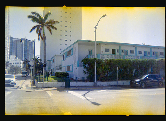 11 Carlos León - Fujifilm 400 #1 por Arca Film Lab (Abril 2024)