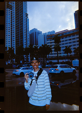 08 Carlos León - Fujifilm 400 #2 por Arca Film Lab (Abril 2024)