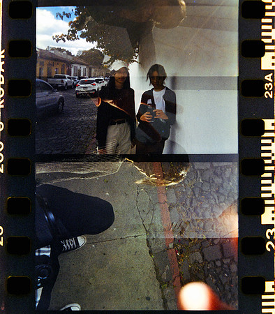17 Carlos León - Kodak Gold 200 Half Frame por Arca Film Lab (Abril 2024)