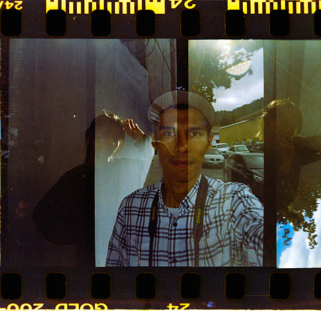 18 Carlos León - Kodak Gold 200 Half Frame por Arca Film Lab (Abril 2024)