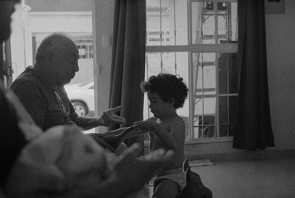 21 Carlos Castro - Ilford HP5+ 400 por Arca Film Lab (Septiembre 2024) - Rollo 0345