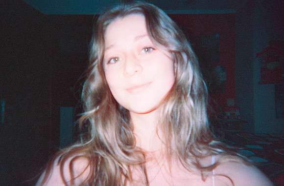 04 Kamilah Ruíz - Cinestill 800T por Arca Film Lab (Agosto 2024) - Rollo 0251