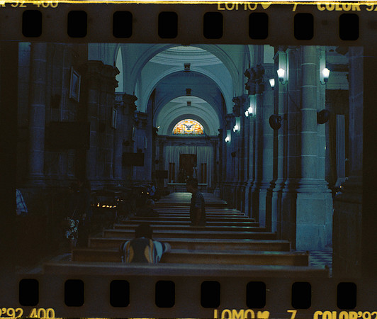 06 Ronald Ottoniel - Lomography '92 por Arca Film Lab (Mayo 2024) - Rollo 0090