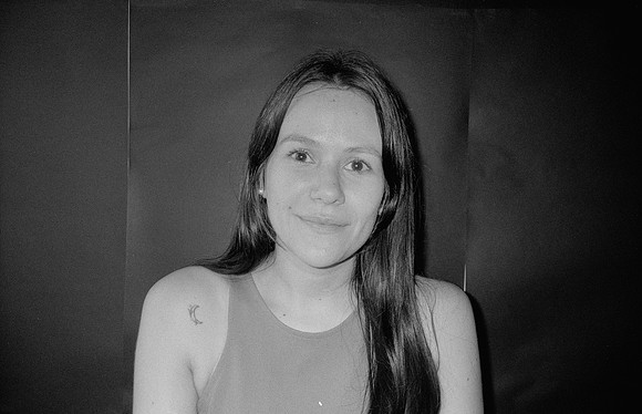 17 Mariana Cabrera - Kentmere Pan 400 por Arca Film Lab (Junio 2025) - Rollo 1124
