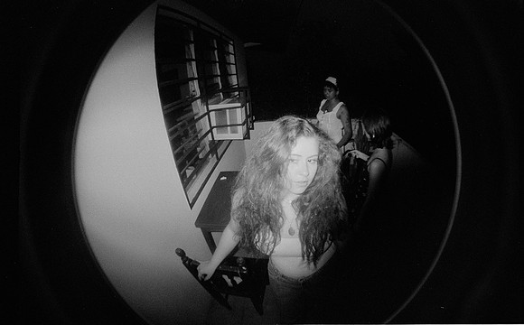 12 Natalia Mendoza - Kentmere Pan 400 por Arca Film Lab (Junio 2025) - Rollo 1126