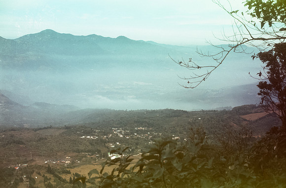 10 Rodrigo Bracamonte - Fujifilm Velvia 50 por Arca Film Lab (Enero 2025) - Rollo 0621