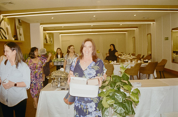 24 Andrea Osorio - Kodak Gold 200 por Arca Film Lab (Mayo 2025) - Rollo 1074