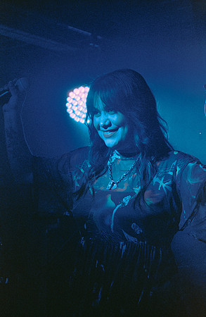 15 Paula González - Cinestill 800T por Arca Film Lab (Mayo 2025) - Rollo 1036