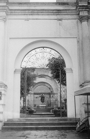 09 Iván Ortíz - Fortepan 100 por Arca Film Lab (Diciembre 2024) - Rollo 0527