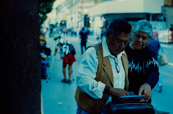 27 Elliot Morales - Cinestill 800T por Arca Film Lab (Mayo 2025) - Rollo 1001