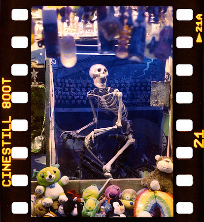 22 Iván Ortíz - Cinestill 800T por Arca Film Lab (Agosto 2024) - Rollo 0279