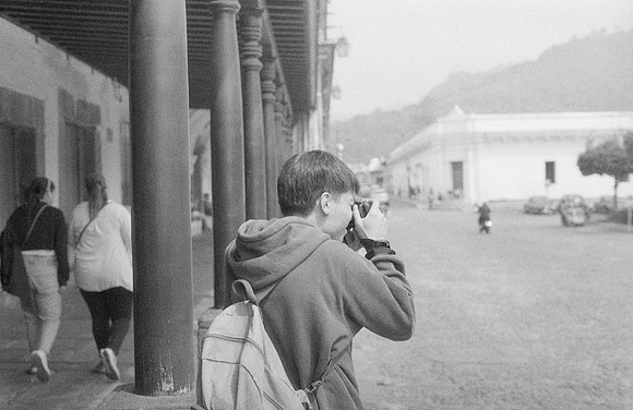 22 Iván Ortíz - Fortepan 100 por Arca Film Lab (Diciembre 2024) - Rollo 0527