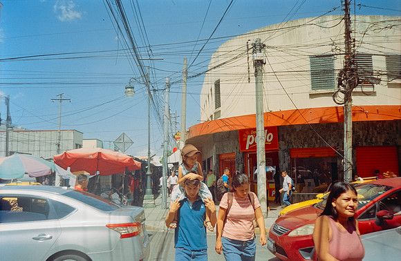 03 Ronald Hernández - Kodak Ultamax 400 por Arca Film Lab (Septiembre 2024) - Rollo 0329
