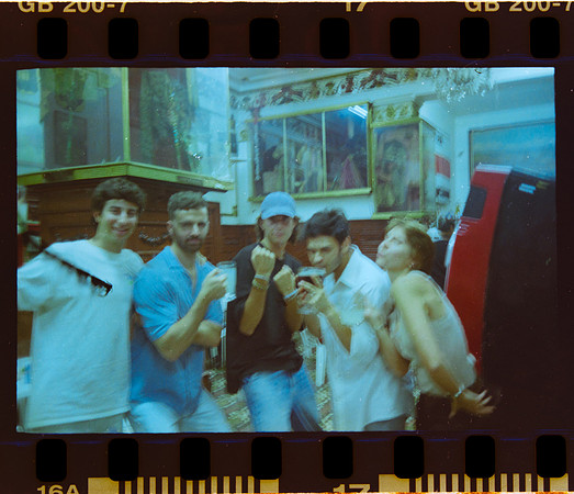 17 Constanza Close - Kodak Gold 200 por Arca Film Lab (Mayo 2024) - Rollo 0062