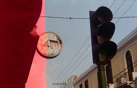02 Elliot Morales - Cinestill 400D por Arca Film Lab (Mayo 2025) - Rollo 1049