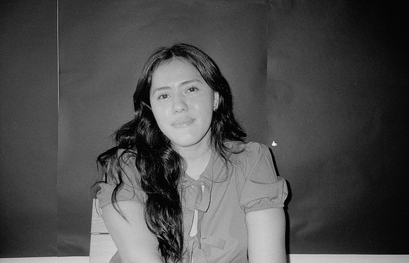25 Mariana Cabrera - Kentmere Pan 400 por Arca Film Lab (Junio 2025) - Rollo 1124