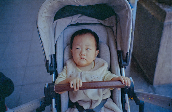 19 Mia Yun - Lomography 400 por Arca Film Lab (Febrero 2025) - Rollo 0740