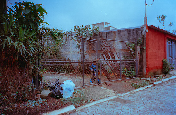 02 Ernesto Ábrego - Fujifilm400 por Arca Film Lab (Agosto 2024) - Rollo 0270