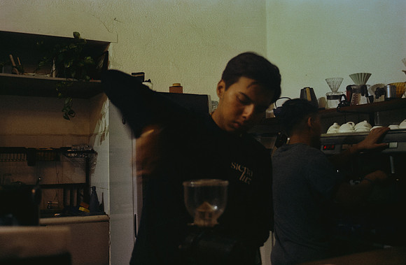 02 Jorge Mena - Reflx Lab 200T por Arca Film Lab (Mayo 2025) - Rollo 1041